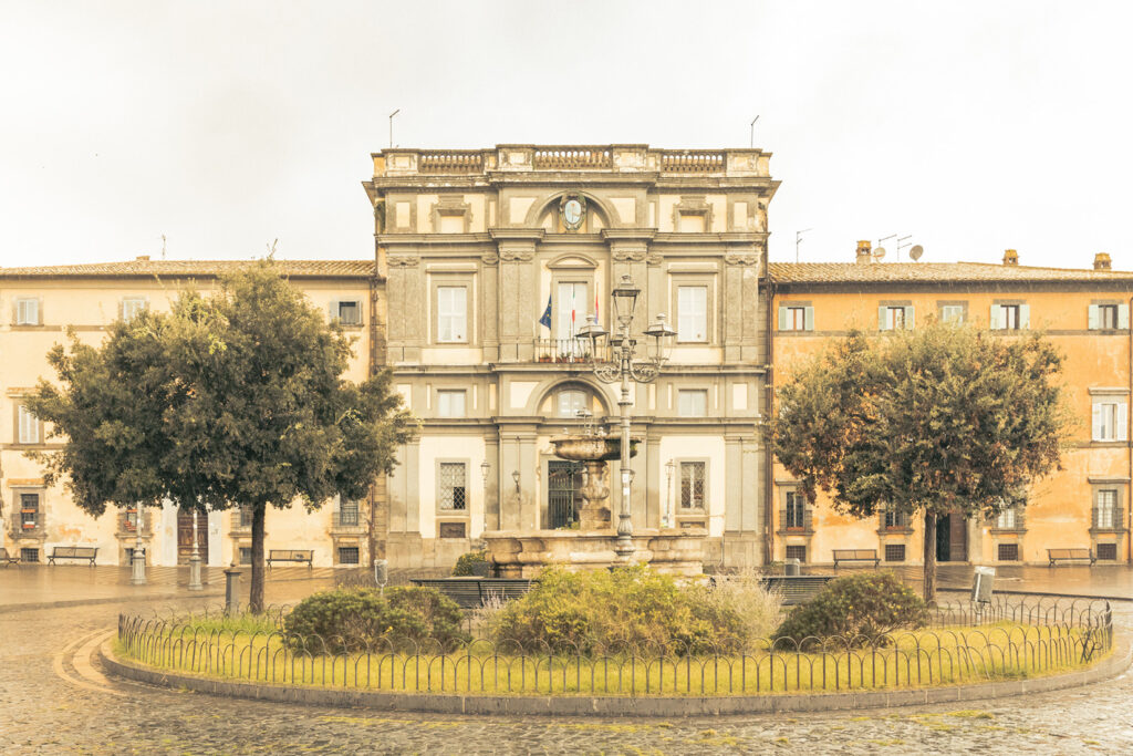 DMO BELTUR - Bracciano (Piazza e Palazzo Comunale)